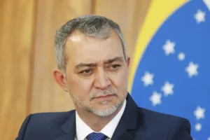 apos-pressao-do-pt,-edegar-pretto-desiste-de-pre-candidatura-no-rs