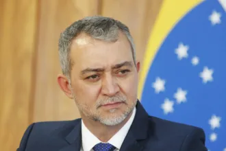 apos-pressao-do-pt,-edegar-pretto-desiste-de-pre-candidatura-no-rs