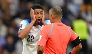 arbitragem-de-wilton-pereira-sampaio-gerou-revolta-em-jogo-das-quartas-de-final-da-copa-de-2022;-relembre