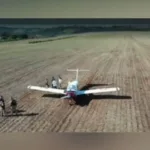 aviao-que-seguia-para-tecnoshow-em-rio-verde-faz-pouso-forcado-em-milharal