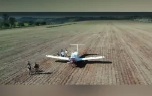 aviao-que-seguia-para-tecnoshow-em-rio-verde-faz-pouso-forcado-em-milharal