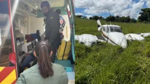 aviao-em-trindade:-idoso-e-levado-de-helicoptero-ao-hugol-apos-pouso-de-emergencia;-video