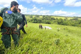 pouso-de-emergencia-em-trindade:-piloto-relatou-pane-nos-dois-motores