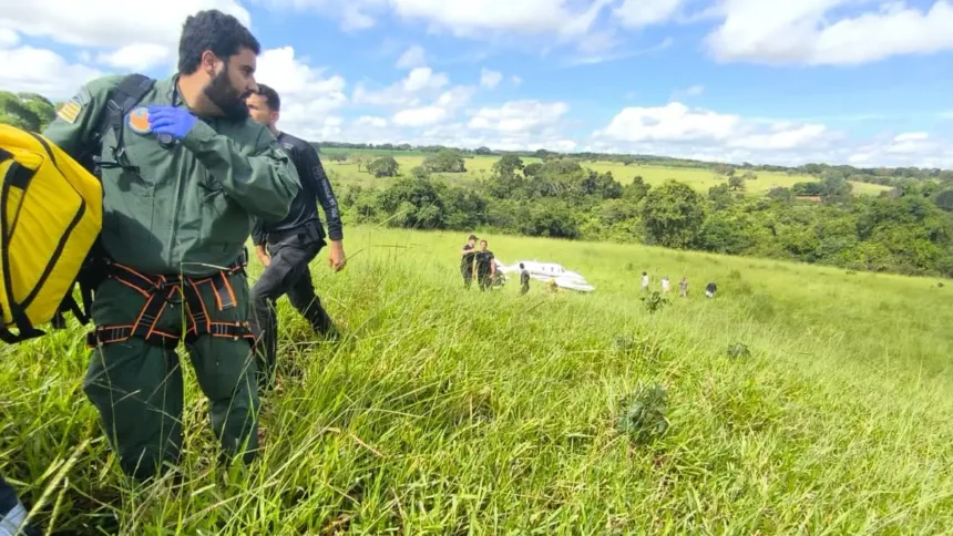 pouso-de-emergencia-em-trindade:-piloto-relatou-pane-nos-dois-motores