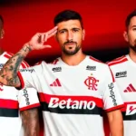 flamengo-lanca-novo-uniforme-para-a-temporada;-confira-as-fotos