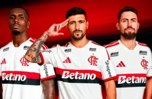 flamengo-lanca-novo-uniforme-para-a-temporada;-confira-as-fotos