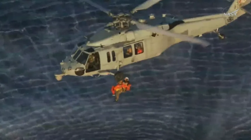 nasa-divulga-fotos-da-chegada-da-artemis-ii-na-terra;-veja