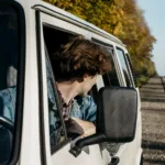 menino-de-9-anos-e-resgatado-apos-mais-de-1-ano-preso-em-van-na-franca