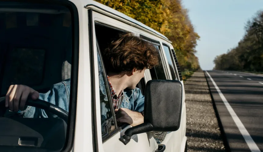 menino-de-9-anos-e-resgatado-apos-mais-de-1-ano-preso-em-van-na-franca