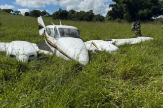 cenipa-inicia-investigacao-sobre-pouso-forcado-de-aviao-em-trindade