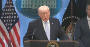 trump-diz-que-eua-iniciarao-bloqueio-do-estreito-de-ormuz-“imediatamente”-–-cnn-brasil