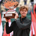 jannik-sinner-supera-carlos-alcaraz,-conquista-monte-carlo-e-volta-a-ser-numero-1-do-mundo-no-tenis