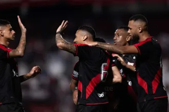 atletico-derrota-o-londrina,-conquista-primeiros-pontos-na-serie-b-e-sai-da-zona-de-rebaixamento