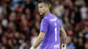 pedro-revela-reacao-de-fabio-apos-golaco-em-fluminense-x-flamengo:-‘ele-falou’-–-lance!