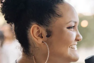 cantora-gospel-de-21-anos-morre-apos-acidente-em-brinquedo-de-parque