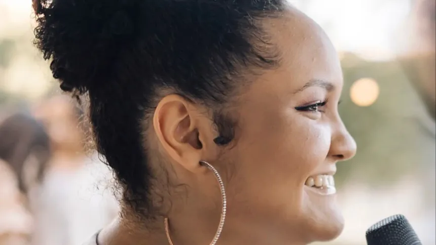 cantora-gospel-de-21-anos-morre-apos-acidente-em-brinquedo-de-parque