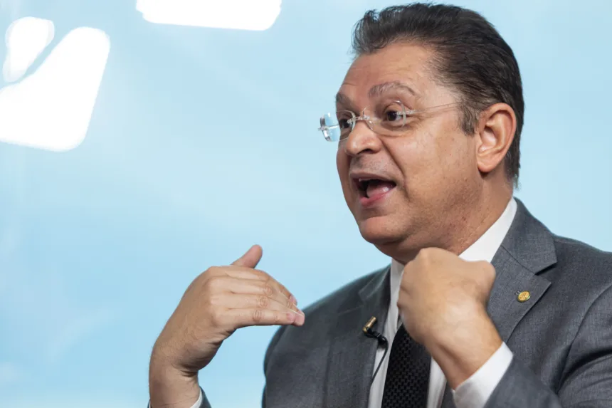 “presidente-do-inss-foi-sacrificado-para-conter-dano”,-diz-lider-do-pl