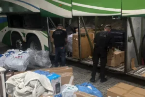 onibus-do-paraguai-e-interceptado-no-rio-com-canetas-emagrecedoras.-video