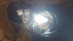 resgate-em-parauna:-dupla-fica-8-horas-presa-em-caverna-com-28-m-de-profundidade