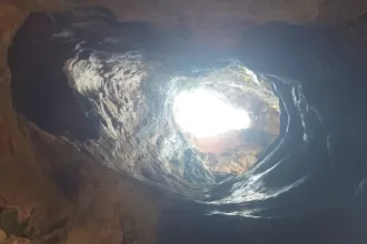resgate-em-parauna:-dupla-fica-8-horas-presa-em-caverna-com-28-m-de-profundidade