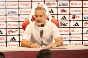palmeiras-ataca-diretor-do-flamengo-por-fala-sobre-clubes-choroes:-“parabens-pela-autocritica”