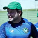 “tudo-que-tem-sido-feito-e-na-busca-por-esse-objetivo”,-destaca-tecnico-daniel-paulista,-sobre-busca-do-goias-pelo-acesso