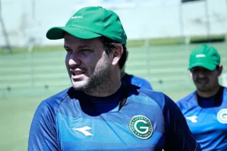 “tudo-que-tem-sido-feito-e-na-busca-por-esse-objetivo”,-destaca-tecnico-daniel-paulista,-sobre-busca-do-goias-pelo-acesso