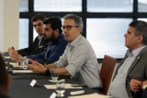 cotado-para-vice-de-flavio,-zema-critica-‘frutas-podres’-no-pl