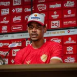 recem-aposentado,-fernando-reges-reclama-de-comportamento-de-ex-companheiros-de-vila-nova:-“a-maioria-nao-queria”