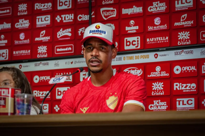 recem-aposentado,-fernando-reges-reclama-de-comportamento-de-ex-companheiros-de-vila-nova:-“a-maioria-nao-queria”