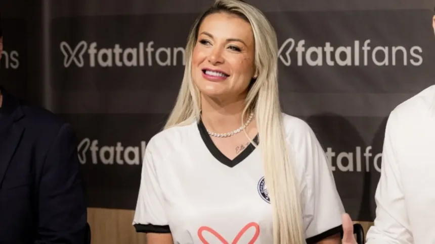 com-andressa-urach-como-garota-propaganda,-proximo-adversario-do-vila-nova-anuncia-novo-patrocinador
