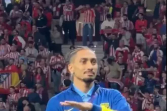 “foi-um-jogo-roubado”,-afirma-raphinha,-apos-barcelona-ser-eliminado-da-champions-league