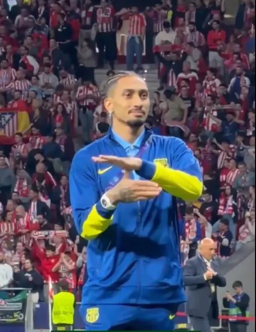 “foi-um-jogo-roubado”,-afirma-raphinha,-apos-barcelona-ser-eliminado-da-champions-league