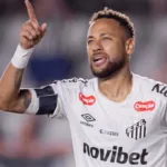 neymar-discute-com-torcedor-e-sai-chateado-apos-empate-do-santos-na-vila:-“faco-mais-do-que-deveria-fazer”