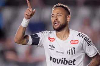 neymar-discute-com-torcedor-e-sai-chateado-apos-empate-do-santos-na-vila:-“faco-mais-do-que-deveria-fazer”