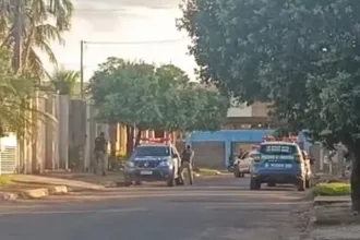 medico-e-baleado-e-preso-apos-atirar-arpoes-contra-policiais-em-goias;-veja-video