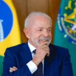 lula-brinca-e-diz-que-vai-chamar-galipolo-para-“baixar-taxa-de-juros”