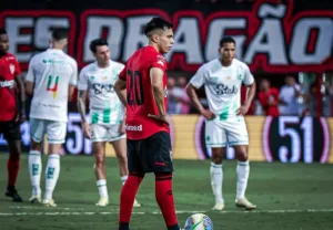 por-divida-com-alejo-cruz,-atletico-e-punido-pela-fifa-com-transfer-ban