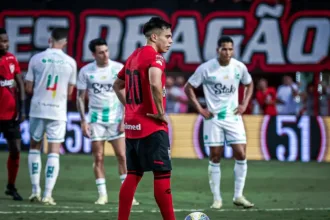 por-divida-com-alejo-cruz,-atletico-e-punido-pela-fifa-com-transfer-ban