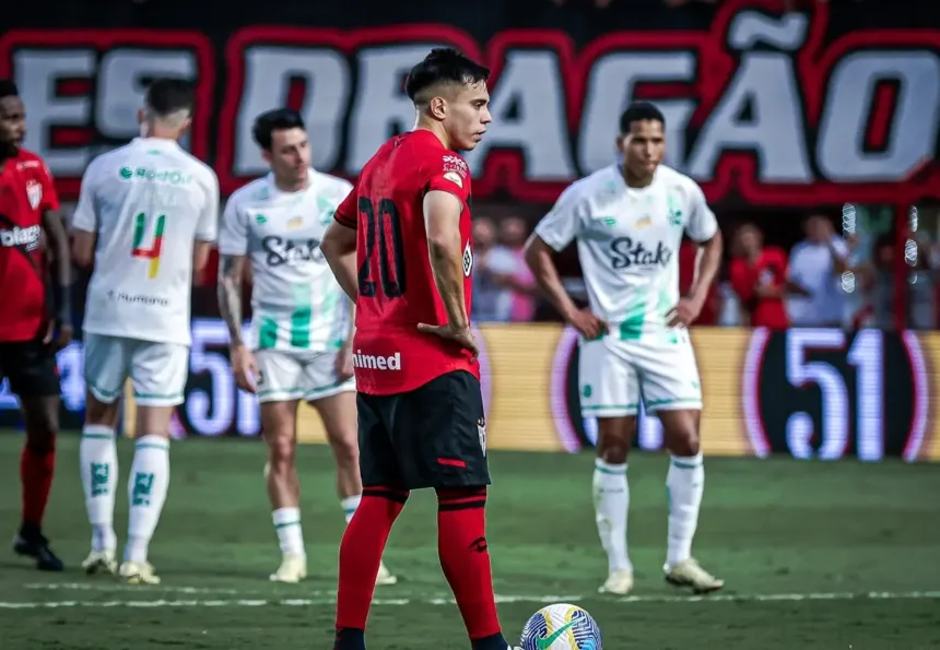 por-divida-com-alejo-cruz,-atletico-e-punido-pela-fifa-com-transfer-ban