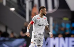 vai-deixar-o-santos?-neymar-desconversa-sobre-futuro-no-peixe