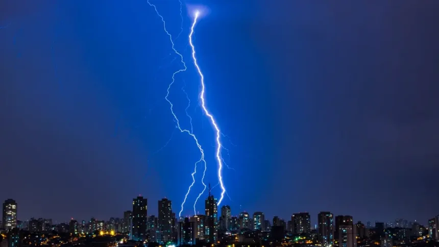 um-milhao-em-4-meses:-veja-em-quais-municipios-de-goias-o-registro-de-raios-e-maior