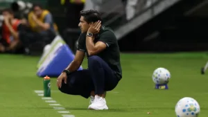 stjd-reduz-pena,-mas-abel-ferreira-ficara-fora-do-comando-do-palmeiras-por-mais-quatro-jogos