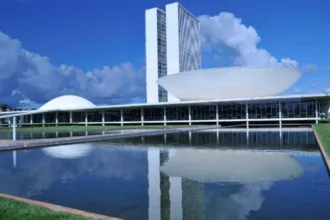 relator-se-diz-a-favor-da-pec-6×1,-mas-oposicao-pede-adiamento