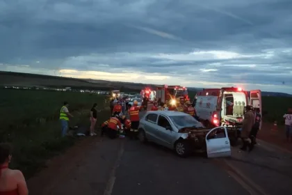colisao-frontal-na-go-430,-em-formosa,-deixa-feridos-apos-ultrapassagem