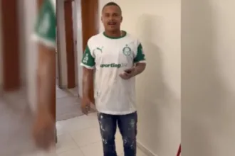 pintor-mostra-talento-e-surpreende-ao-soltar-a-voz-em-obra-de-rio-verde;-video