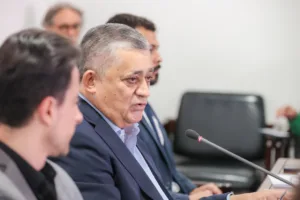 guimaraes-sugere-aumentar-endividamento-do-pais-para-salvar-economia