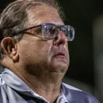 guto-ferreira-valoriza-rodagem-do-elenco-e-elogia-joao-vieira-apos-empate-na-copa-centro-oeste:-“a-busca-e-essa”