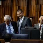 douglas-ruas-e-eleito-novo-presidente-alerj-em-sessao-marcada-por-obstrucao-do-grupo-de-paes-–-o-globo