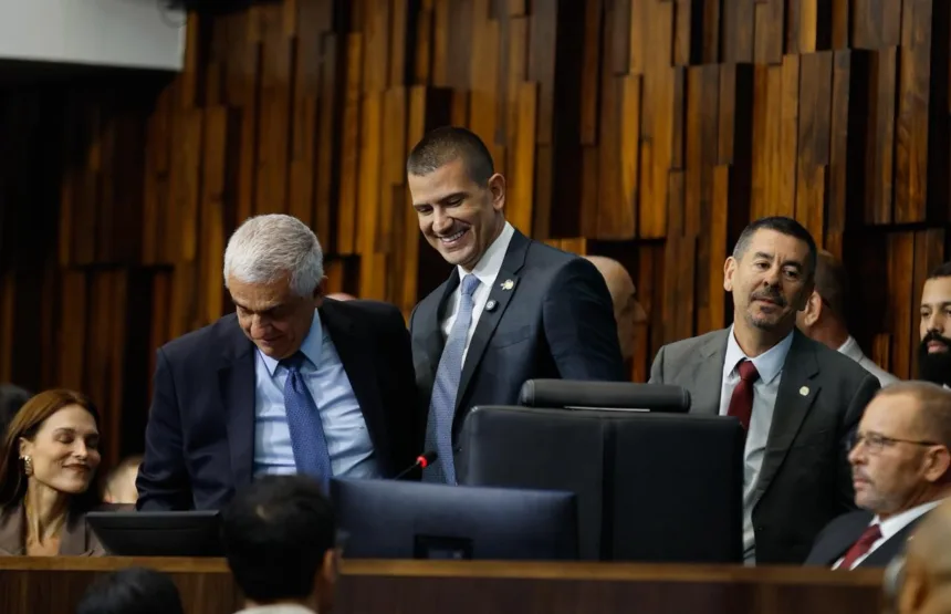 douglas-ruas-e-eleito-novo-presidente-alerj-em-sessao-marcada-por-obstrucao-do-grupo-de-paes-–-o-globo